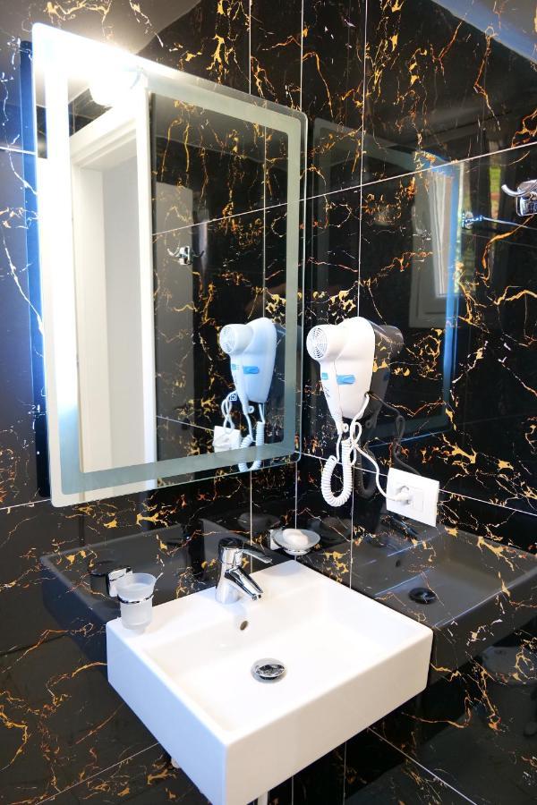 Elite Hotel ซารานเดอ ภายนอก รูปภาพ
